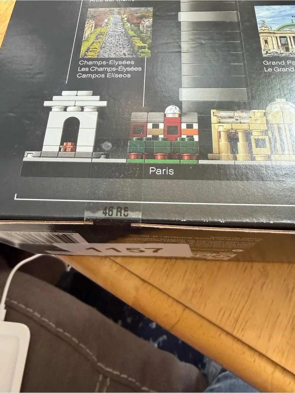 Lego Architecture Paris Skyline Set - Black, Tan, White, Red, Blue